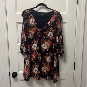 Lulu’s navy printed shift dress, with open sleeve detail